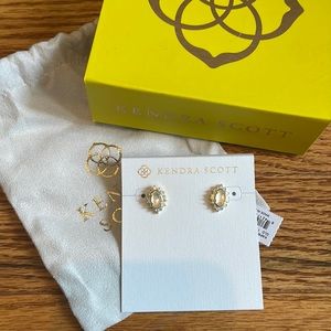 NWT Kendra Scott Kapri Gold Luster Studs
